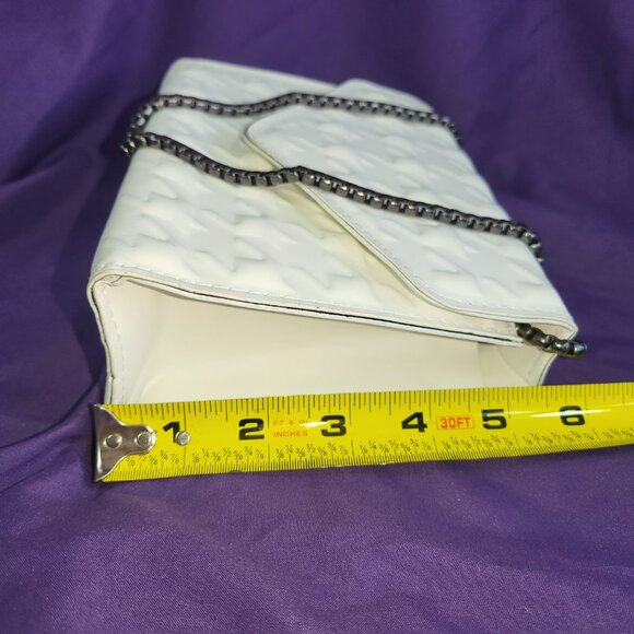 White Envelope Shoulder Bag Chain Strap Embossed Vegan Leather - Picture 10 of 12